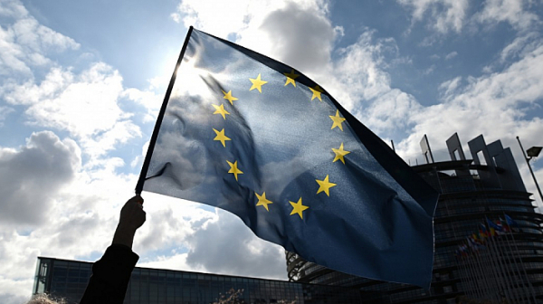 Киев иска до юни ЕС да каже за еврочленството. Макрон смята, че ще отнеме десетилетия