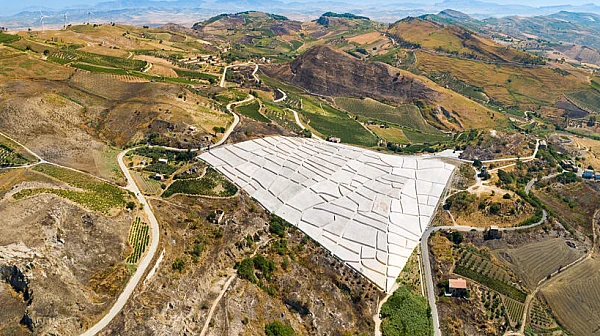 Съвременният Помпей: Град, погребан под бетон в Сицилия