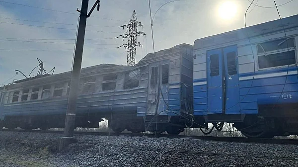 Русия удари пътнически влак в движение, има загинал и ранени