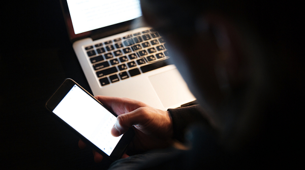 Алгоспийк: Как страхът от алгоритмите ражда нов език и самоцензура в социалните мрежи?