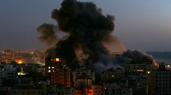 Израел обстрелва с ракети цяла нощ Рафа