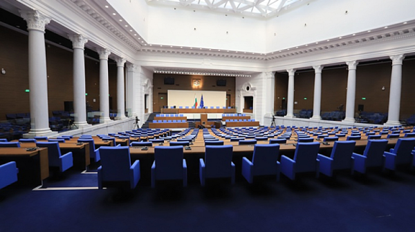 Трети ден: Парламентът се блъска с кворума, заседанието отново под въпрос