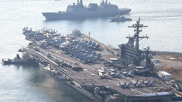 Пекин разклаща Тайпе политически, китайски самолетоносач мина през Тайванския проток