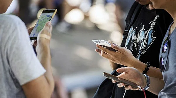 Болезнената наивност на дигиталното образование: Смартфонът като наркотик в класната стая