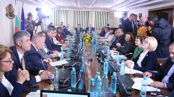 ВСС иска спешна среща с президента заради общественото напрежение