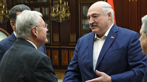 Пазаренето на Тръмп с Лукашенко: Какво стои зад посещението на Келог в Минск