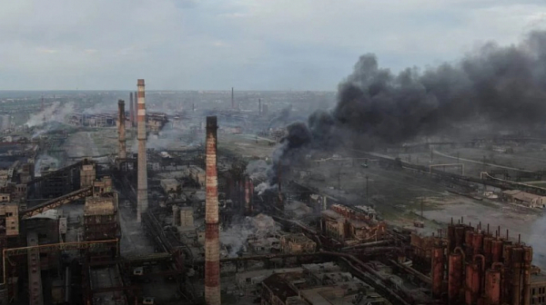 „Адът на земята“: Руснаци хвърлиха фосфорни бомби върху „Азовстал“ /видео/