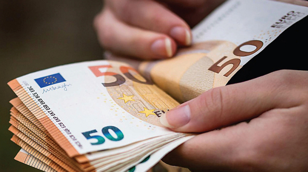 Словения внесе задължителен коледен бонус в размер на 639 евро