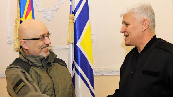 Военният министър отишъл в Киев по покана на неговия колега Олексий Резников