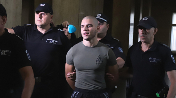 Прокуроският син Васил Михайлов от Перник ще отговаря за осем хулигански прояви пред съда
