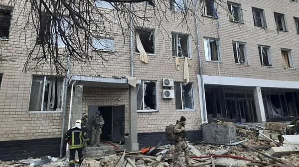 Украинското МВР: 13 души са убити при въздушен удар над Макаров