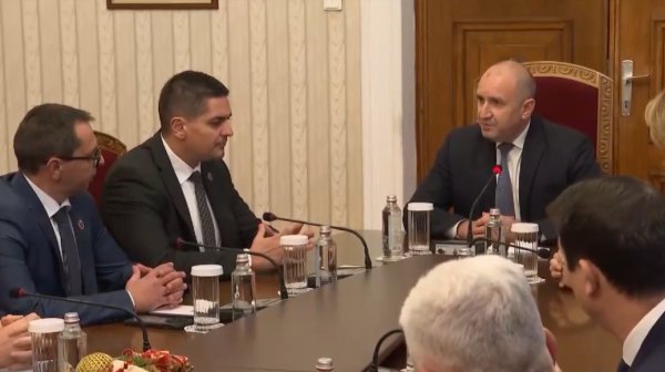 Консултации на „Дондуков“ 2: МЕЧ иска вот преди Великден