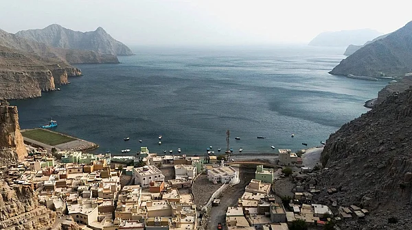 Иран е уверил, че невраждебни кораби могат да минават свободно Ормуз