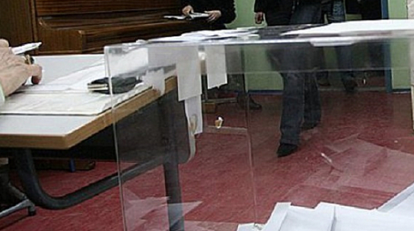Румънците гласуват на балотаж за президент