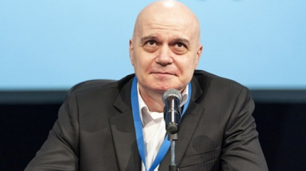 Тошко с обиди, Слави с оправдания: Има такъв разрив с младите лекари
