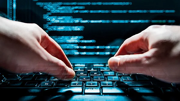 Дигиталното алиби: Как елитите и престъпниците се скриха в „облака“