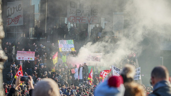 Франция е блокирана от национална стачка