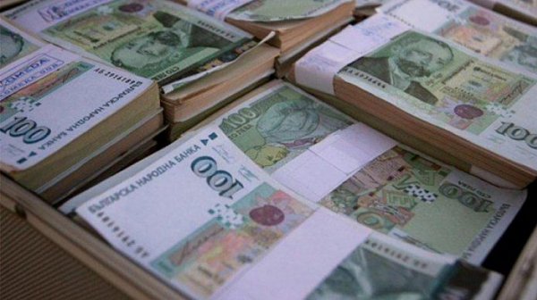 ГЕРБ щипна бонус парички от държавата за кампания заради патерицата си СДС