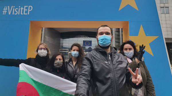 Протестите на българите в Брюксел не стихват /видео/