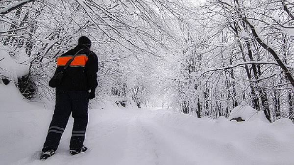 Не са подходящи условията за туризъм в планините, сняг до колене