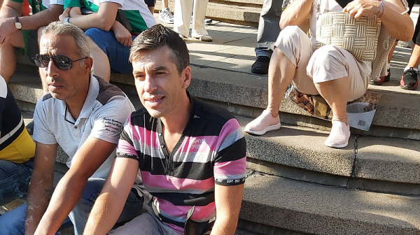 Росен Миленов е с тежка травма на крака след полицейския побой