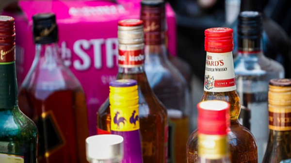 България бълвала фалшив алкохол за Гърция, разбиха схемата