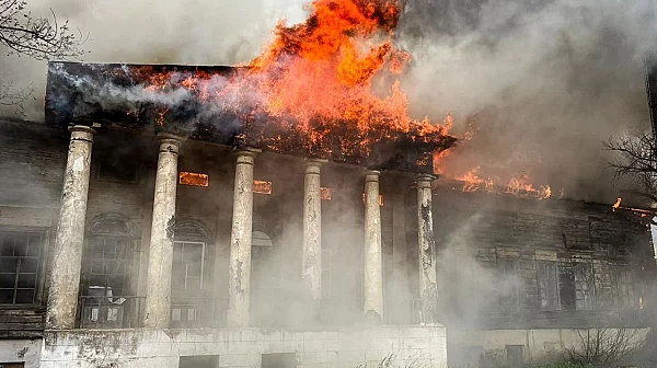 Оцеляла световните войни, унищожена сега: Русия разруши историческа сграда в Харков