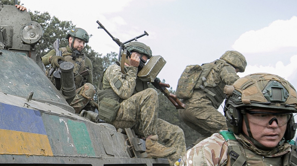 Русия пренебрегва тежките загуби на фронта и продължава офанзивата. Украйна: Отблъскваме врага