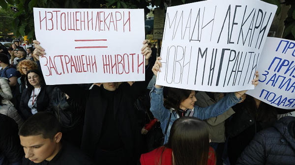 Младите лекари отново излизат на протест