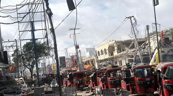 Най-малко 100 души са убити след атентат с коли бомби в Сомалия /видео/
