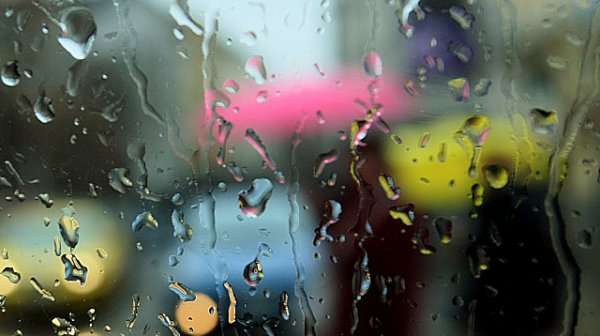 Валежи обхващат цялата страната