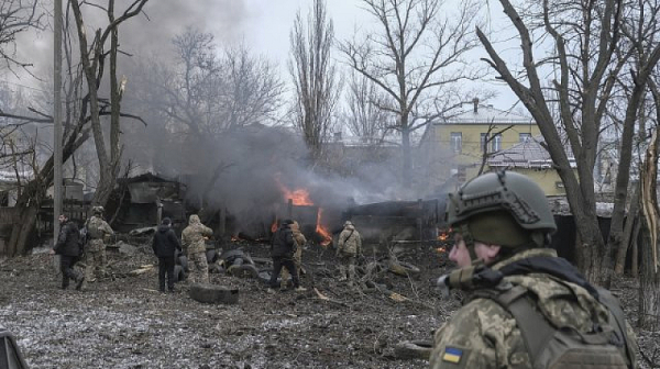 Украйна обяви въздушна тревога в цялата страна. Силни експлозии прозвучаха в Киев