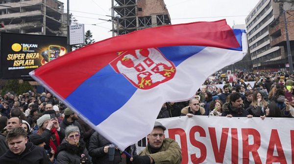 Революция в Сърбия! Вучич губи легитимност, ЕК не се намесва