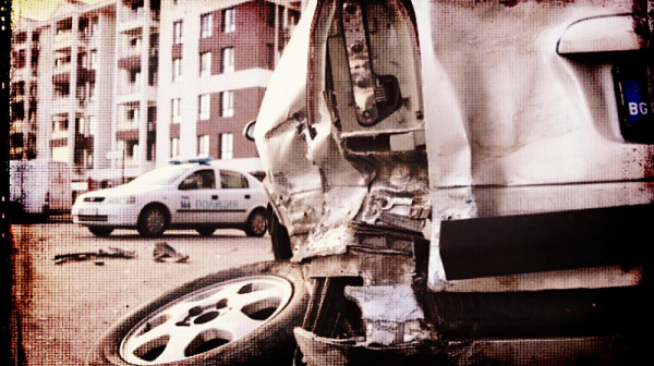 След екшън в Пловдив: 6 коли потрошени – полицията горда, семейства плачат
