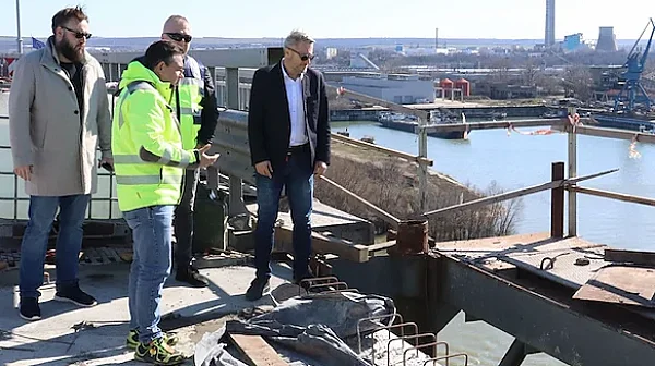 Спешен ремонт спира движението по "Дунав мост"