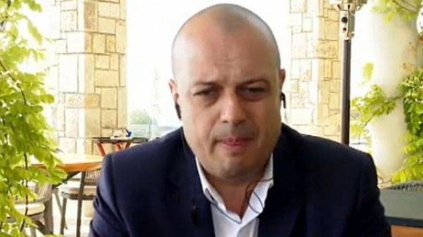 Хр. Проданов: Борисов от сутрин до вечер се оплакваше за сирийската криза. Константинова един път не се оплака