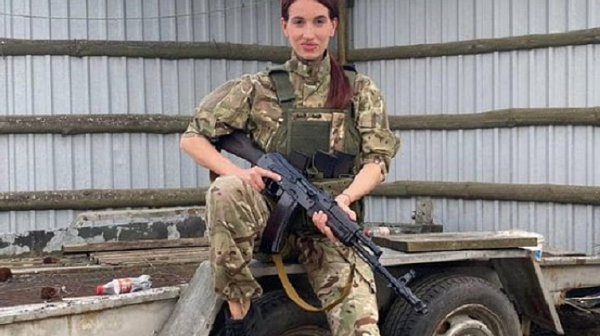 Жана д'Арк от Киев смени бижутерския си магазин с пушка, офицер е от украинската армия