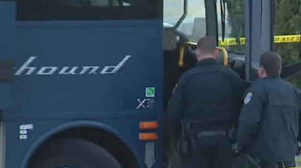 Стрелба по автобус в Калифорния, има загинал и ранени