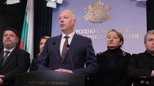 Reuters: България навлиза в политическа турбулентност