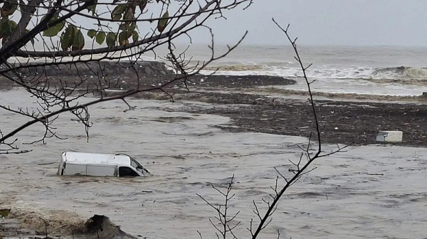 Питейната вода в Китен и Свети Влас е замърсена