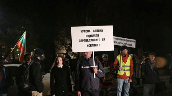 Протест пред Столична община заради мръсния въздух