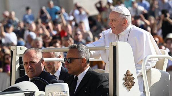 Папа Франциск призова за прекратяване на „световната война“