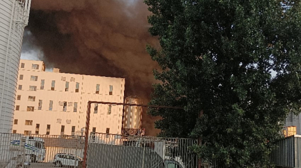 Пожарът в Ловеч е потушен: През цялата нощ  над 40 огнеборци са се борили с пламъците