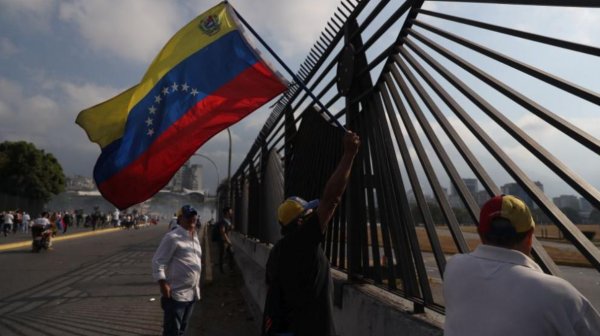 Запаси за милиарди, производство за милиони: Петролният парадокс на Венецуела