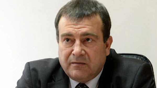 Зам.-министър Петров: Кризата с COVID е управлявана безобразно