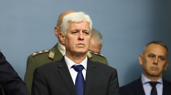 Военният министър коментира решението на НС: Трудно бихме предоставили тежко въоръжение на Украйна