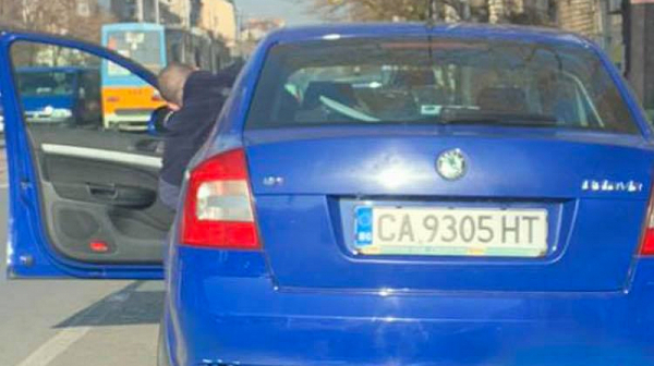 Възмутени граждани пред Фрог: Всеки ден шофьор на МВР-шеф прибира детето му от училище със служебната кола през работно време