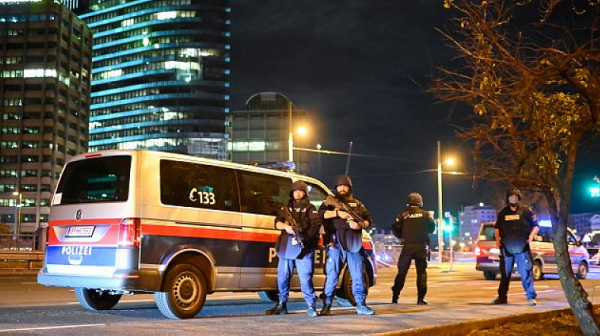 Терор в сърцето на Виена! Четирима убити и десетки  ранени при няколко нападения /обновена/