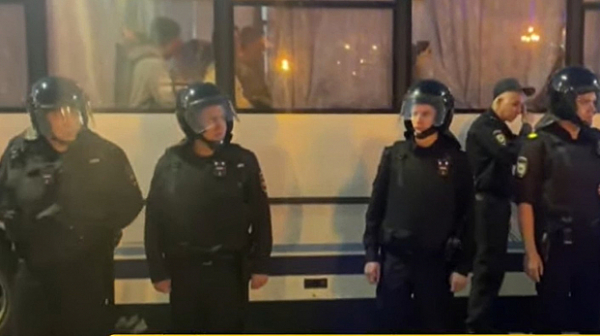 Над 1300 са задържаните протестиращи срещу режима в Кремъл