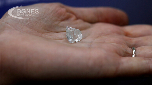 ЕС санкционира най-големия производител на диаманти в света
